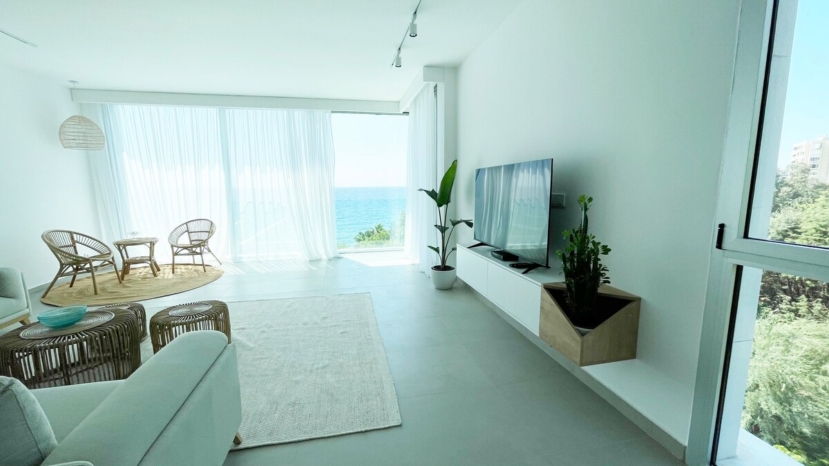 Amchit Bay Beach Residences 3BR带室内按摩浴缸