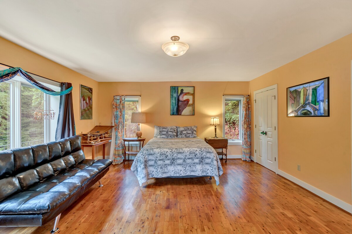 Brookwood House-Jewelweed Room