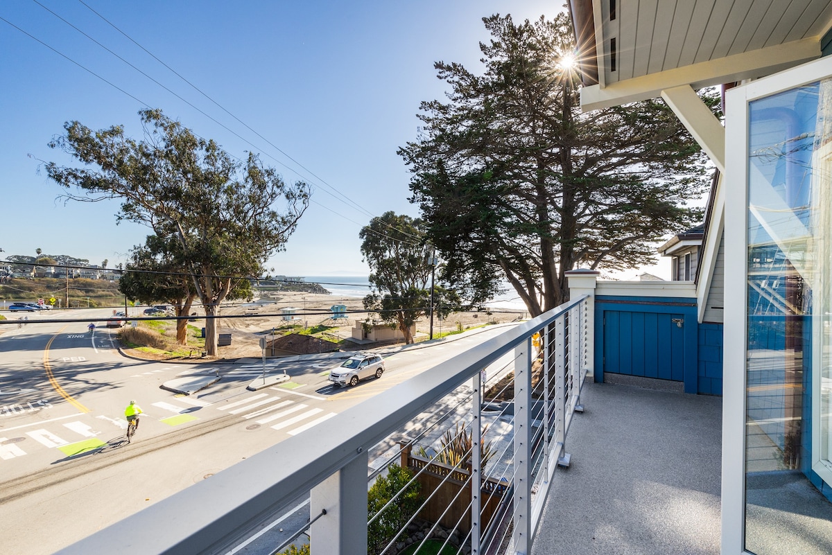 Beach Front Dream House! Hottub/E-Bikes/Surfboards