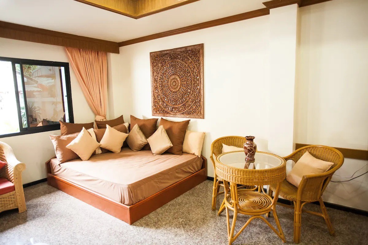 C Stay in Style - Book your quiet Patong Getaway!