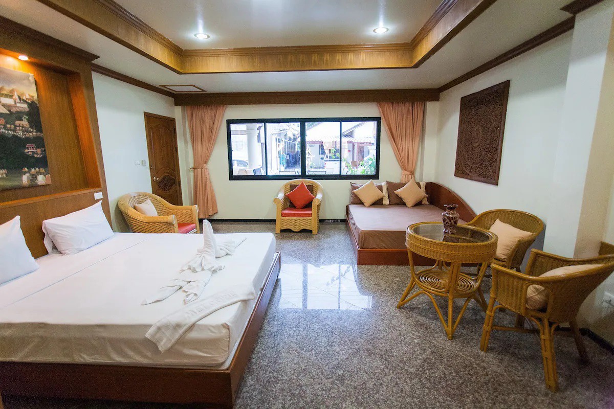 C Stay in Style - Book your quiet Patong Getaway!