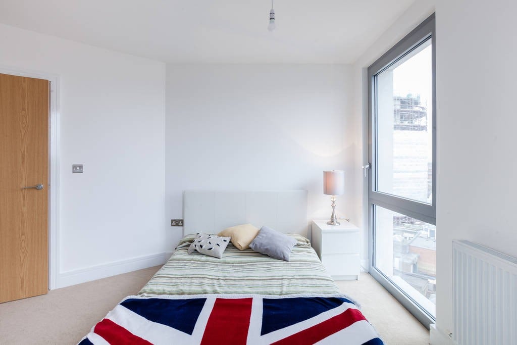 Modern 3 Bed, 2 Bath Flat in heart of Dalston