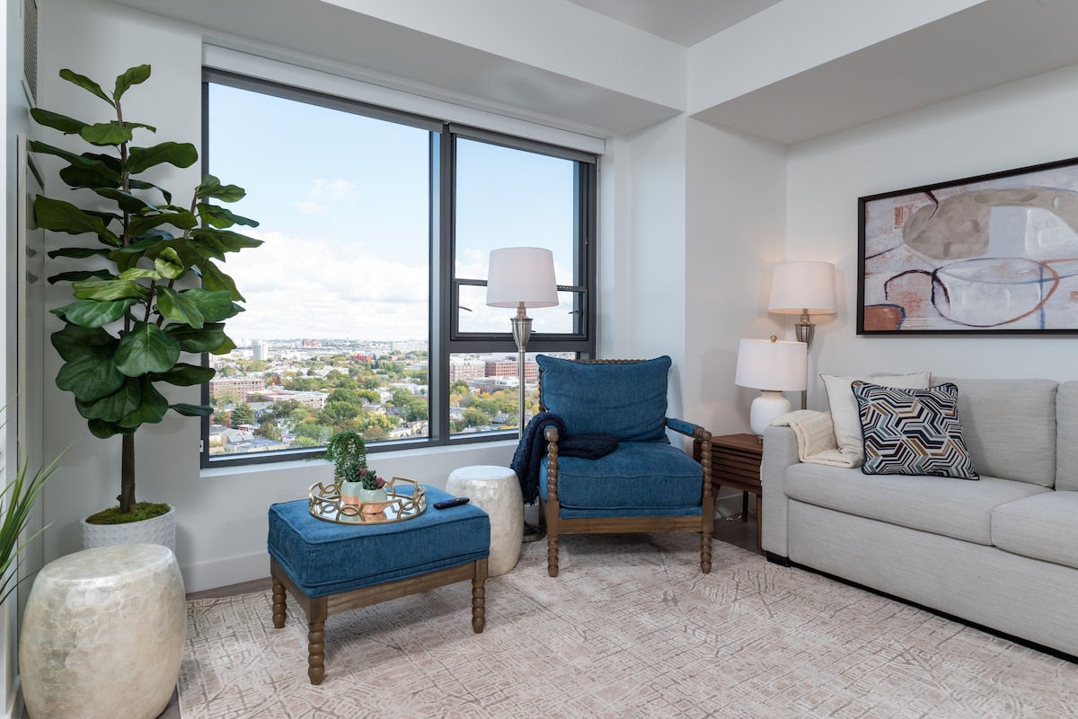 Upscale 1BR MIT | Central Square | Skyline View!