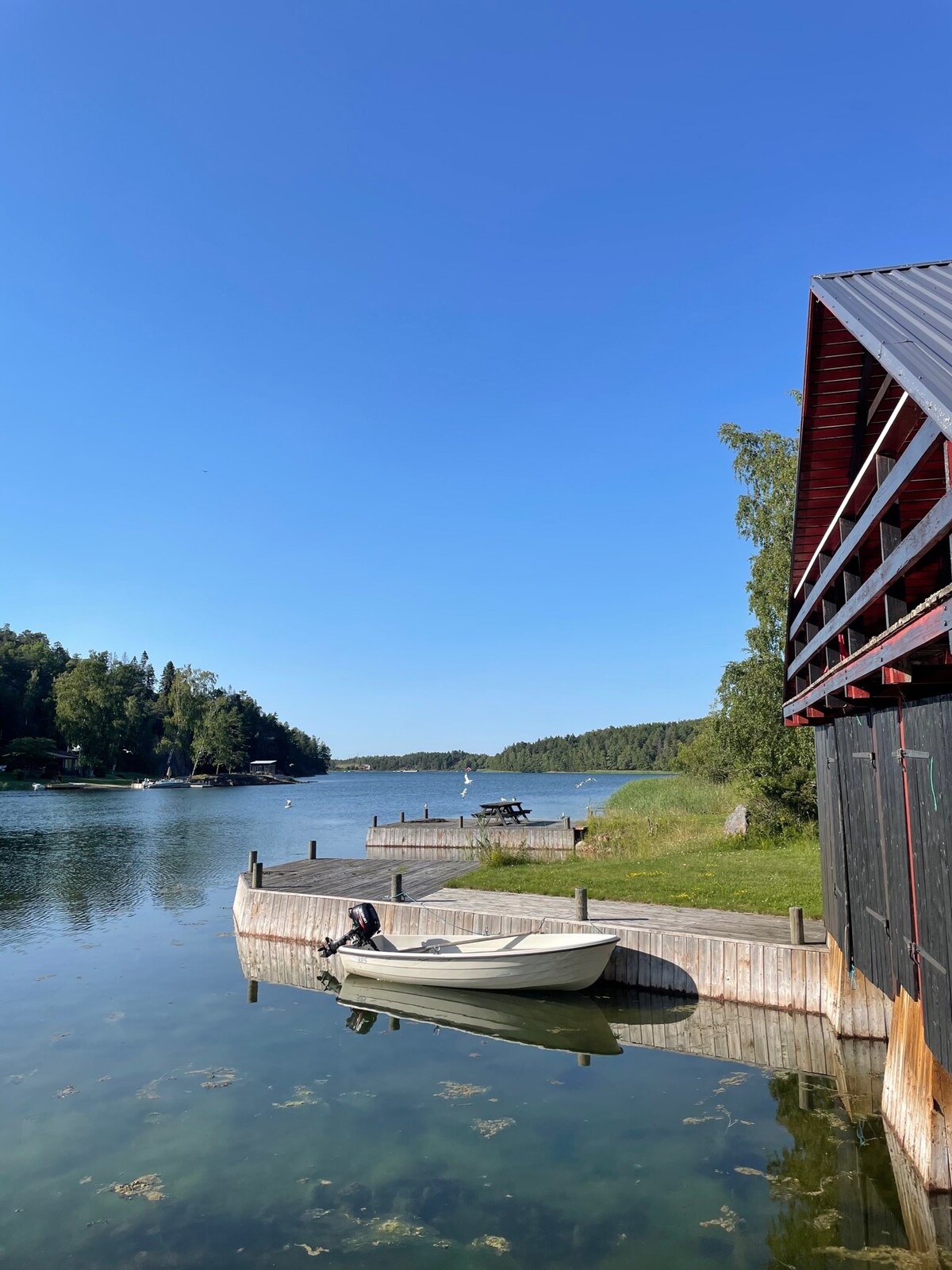 Villa Mattsbo - stor villa i egen havsvik