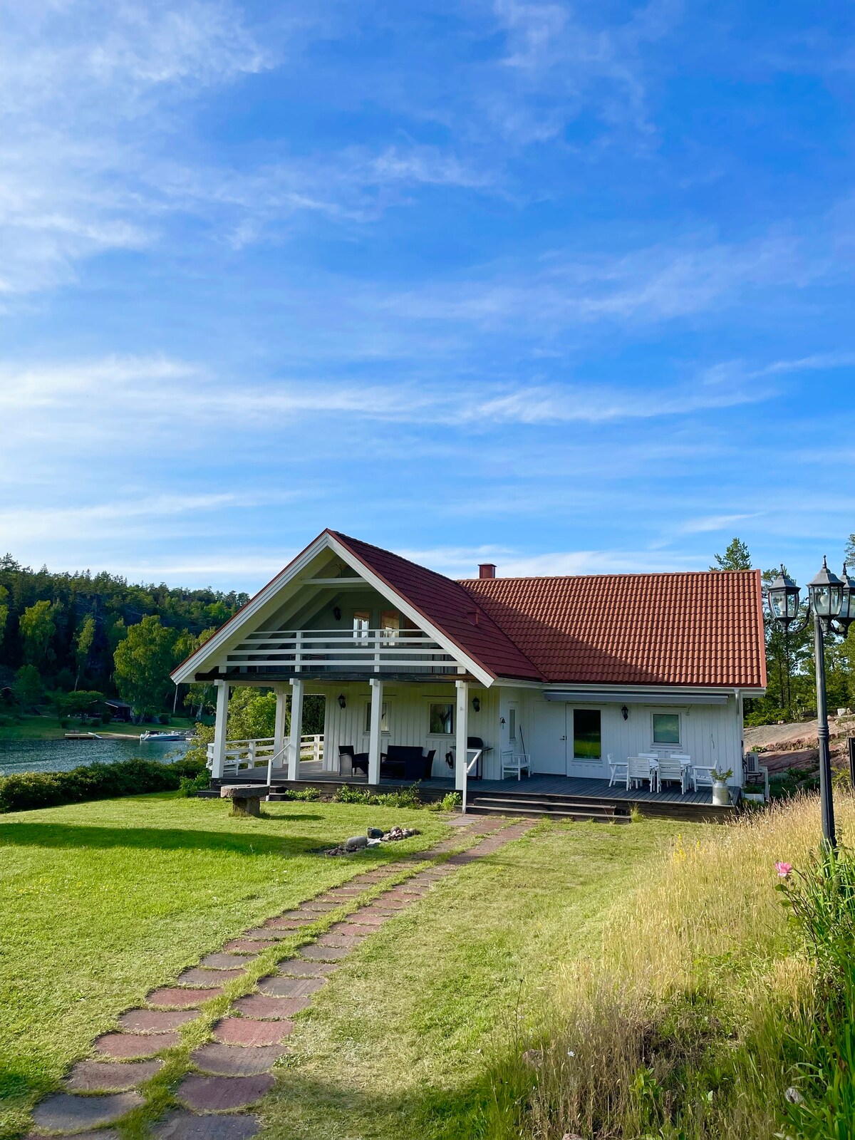 Villa Mattsbo - stor villa i egen havsvik