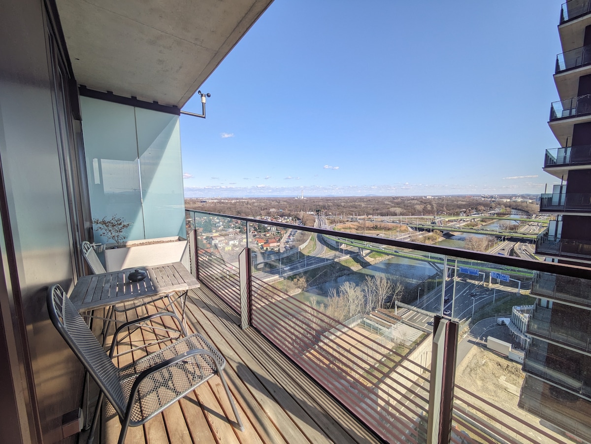 Sky-High Lux | Rooftop Pool | City & Mountain View
