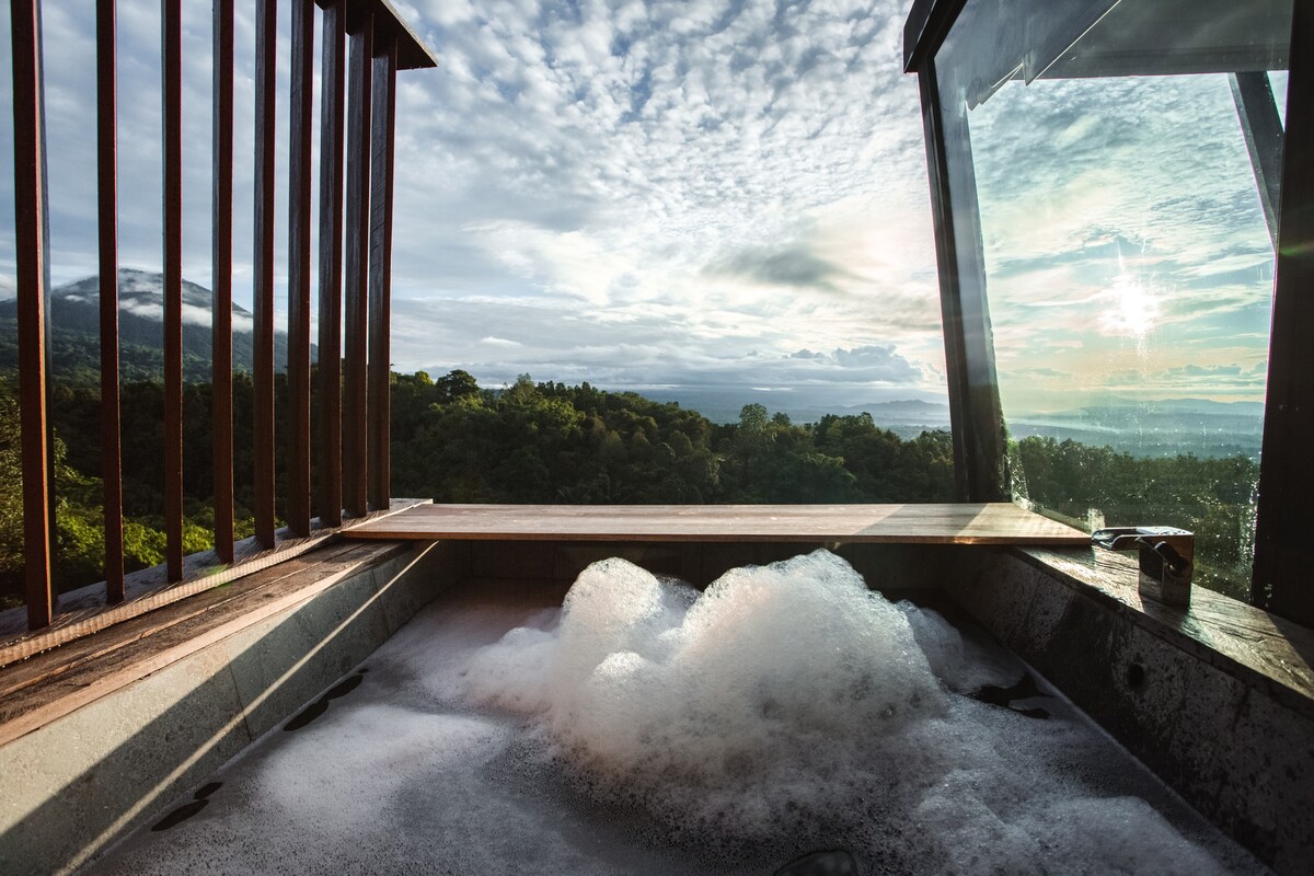 Aurora Cabins - Blue Basalt (outdoor bath tub)