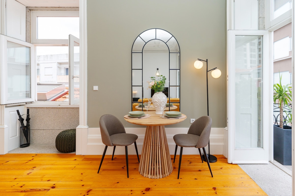 Loft with private balcony and a classic ceiling