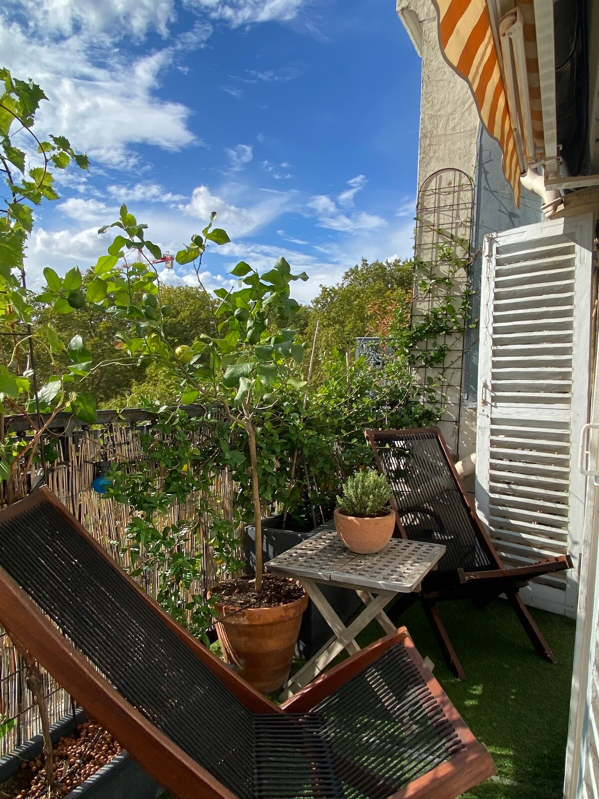 Lovely Room with Balcony on Canal Saint-Martin