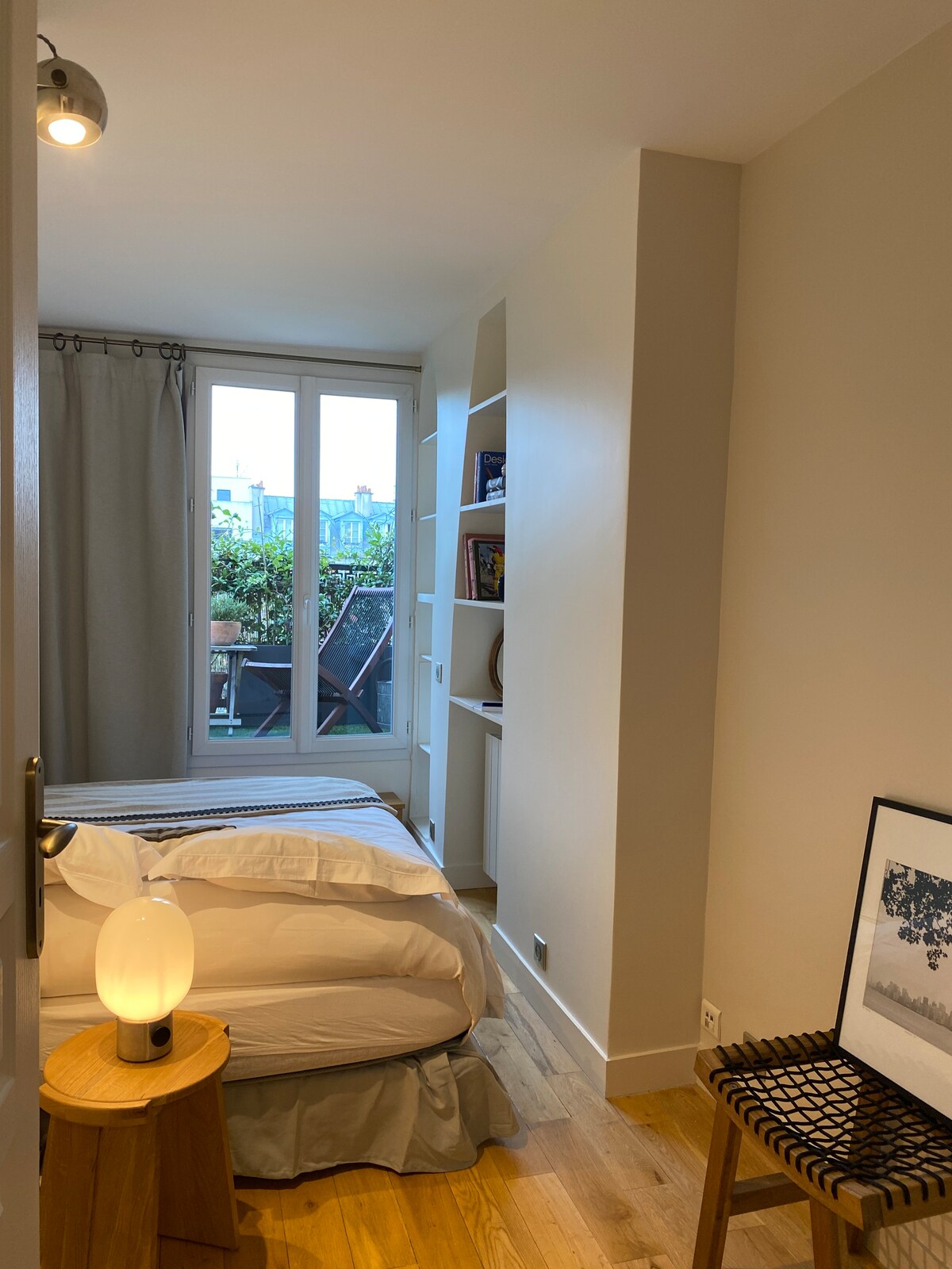 Lovely Room with Balcony on Canal Saint-Martin