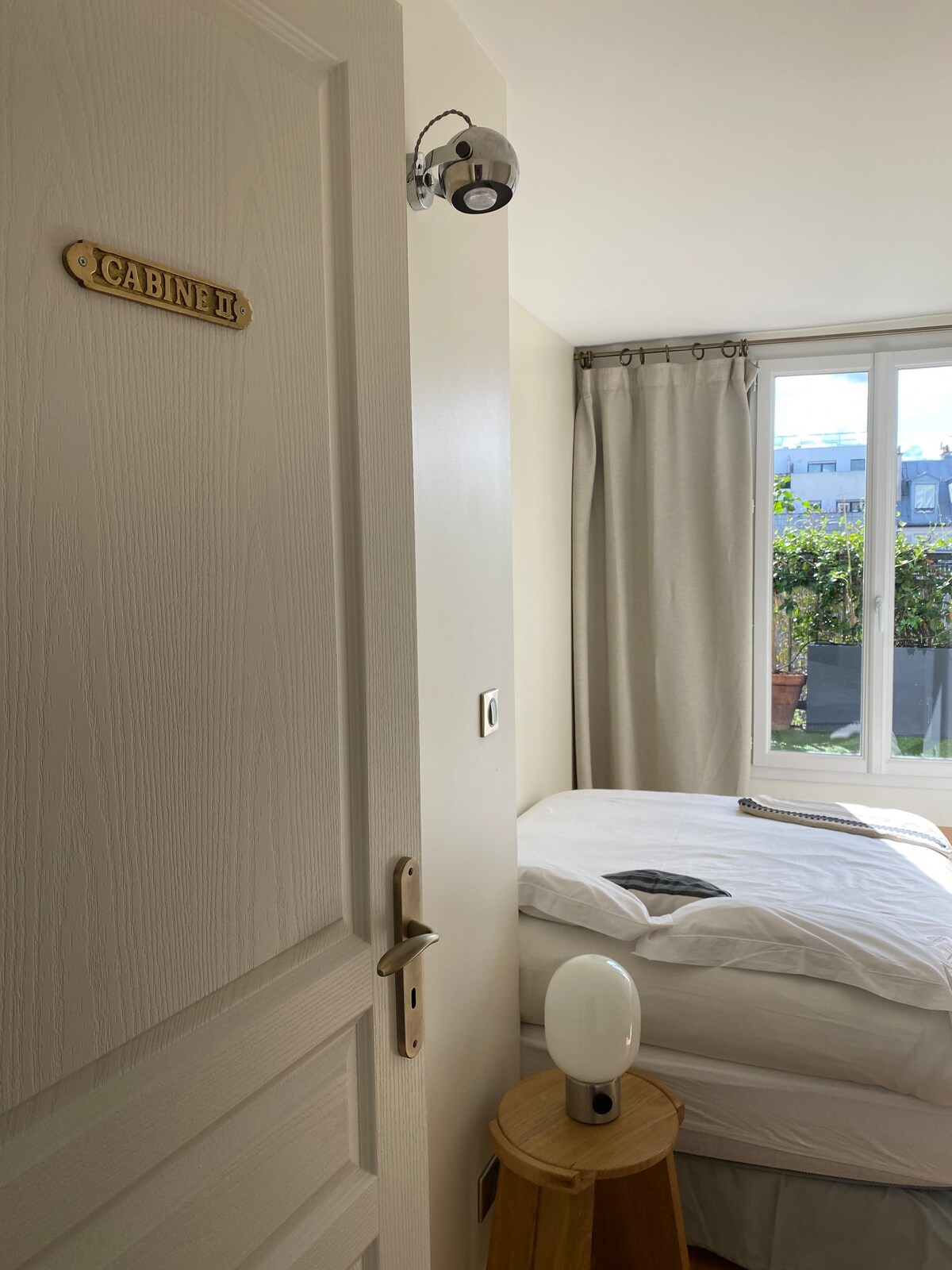 Lovely Room with Balcony on Canal Saint-Martin