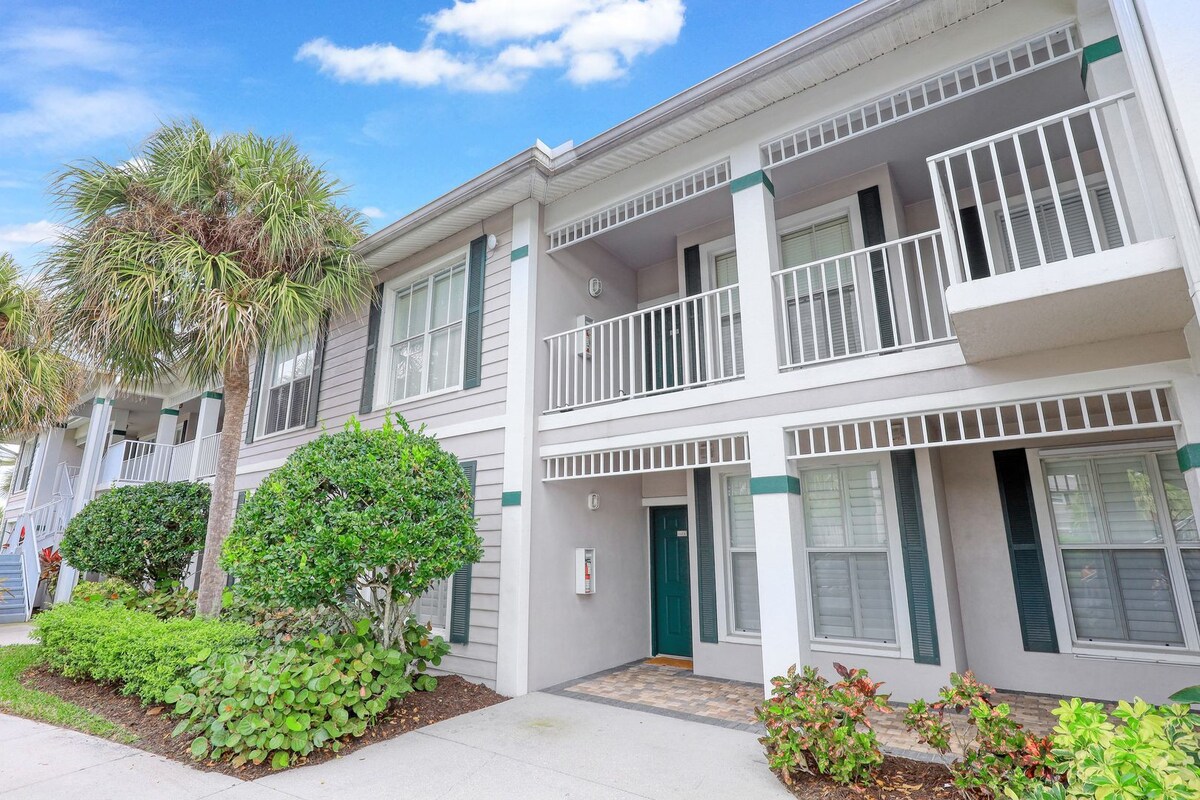 Luxury 3bd/2b condo at Lely Resort Golf and CC