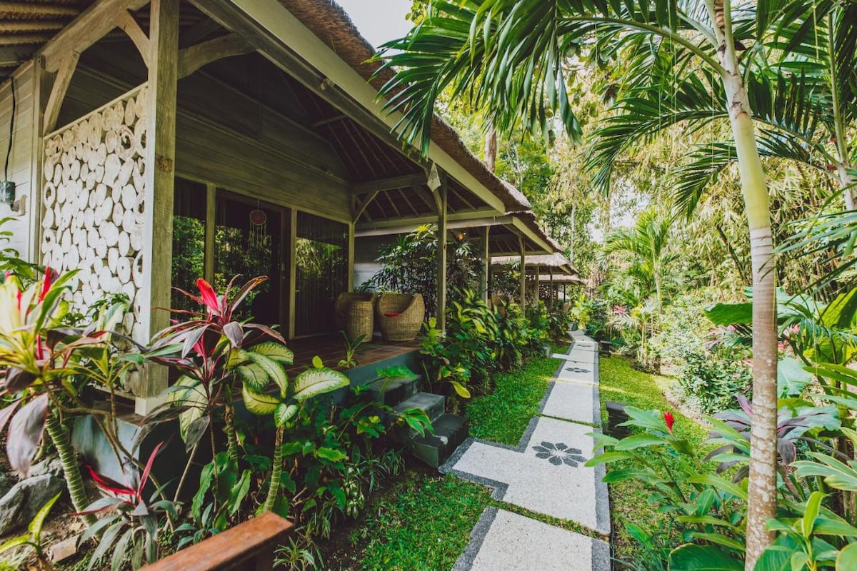 1 Bedroom Jungle Bungalow Villa in Canggu