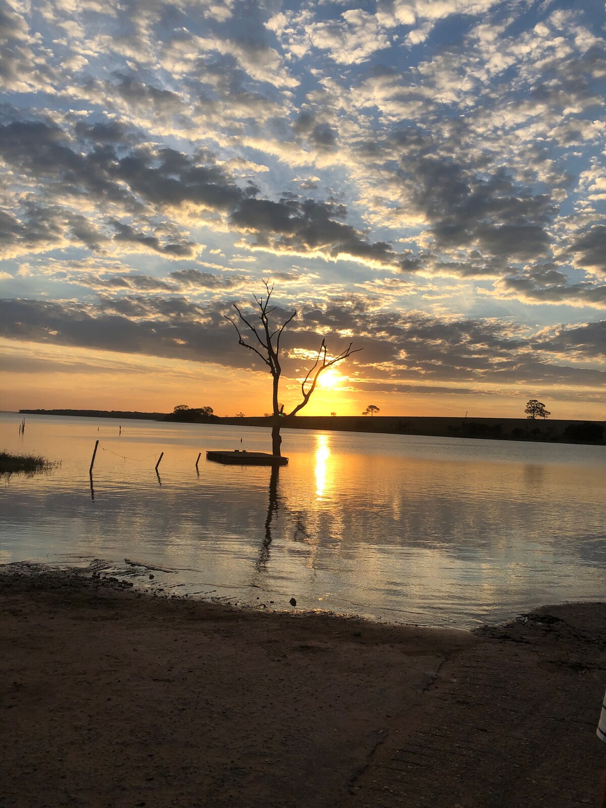 Rancho próximo rio pesca Sales