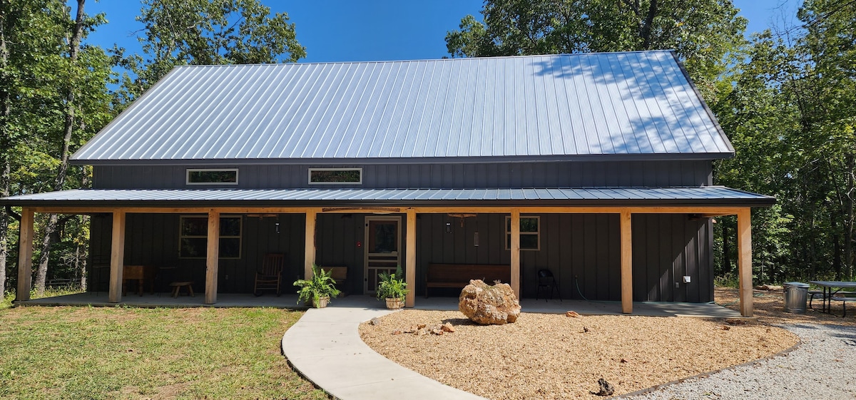 Beautiful cabin in the woods, Clifty Hilltop Haven