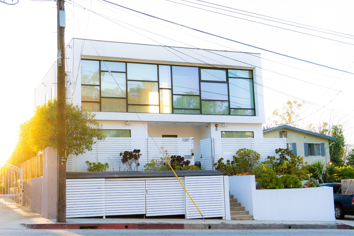 Modern Oasis in Silver Lake, Pool & Fun Game Room