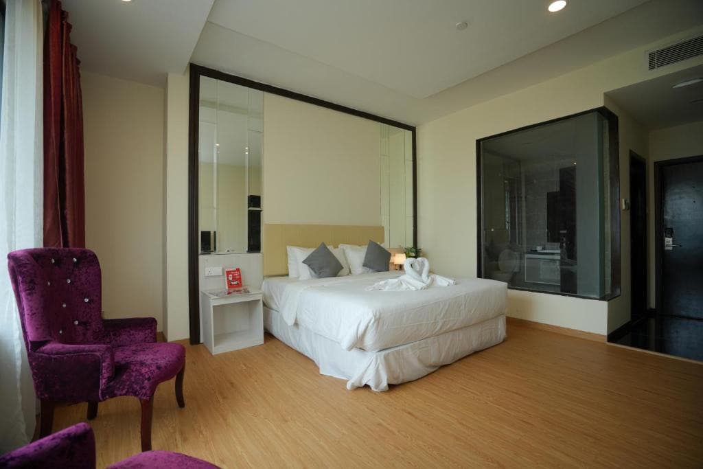 Kingston | Deluxe King Bedroom With Window | KL