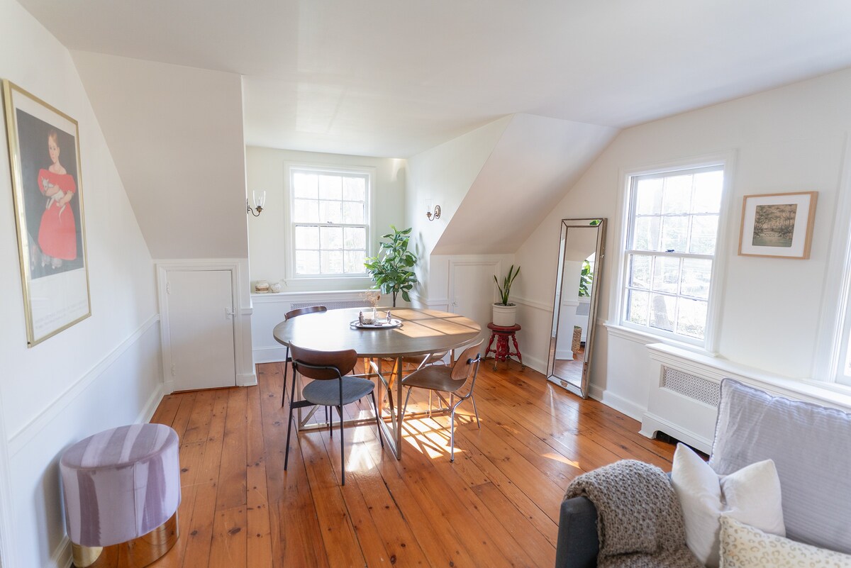 Light-filled Guest Cottage in Bedford Village