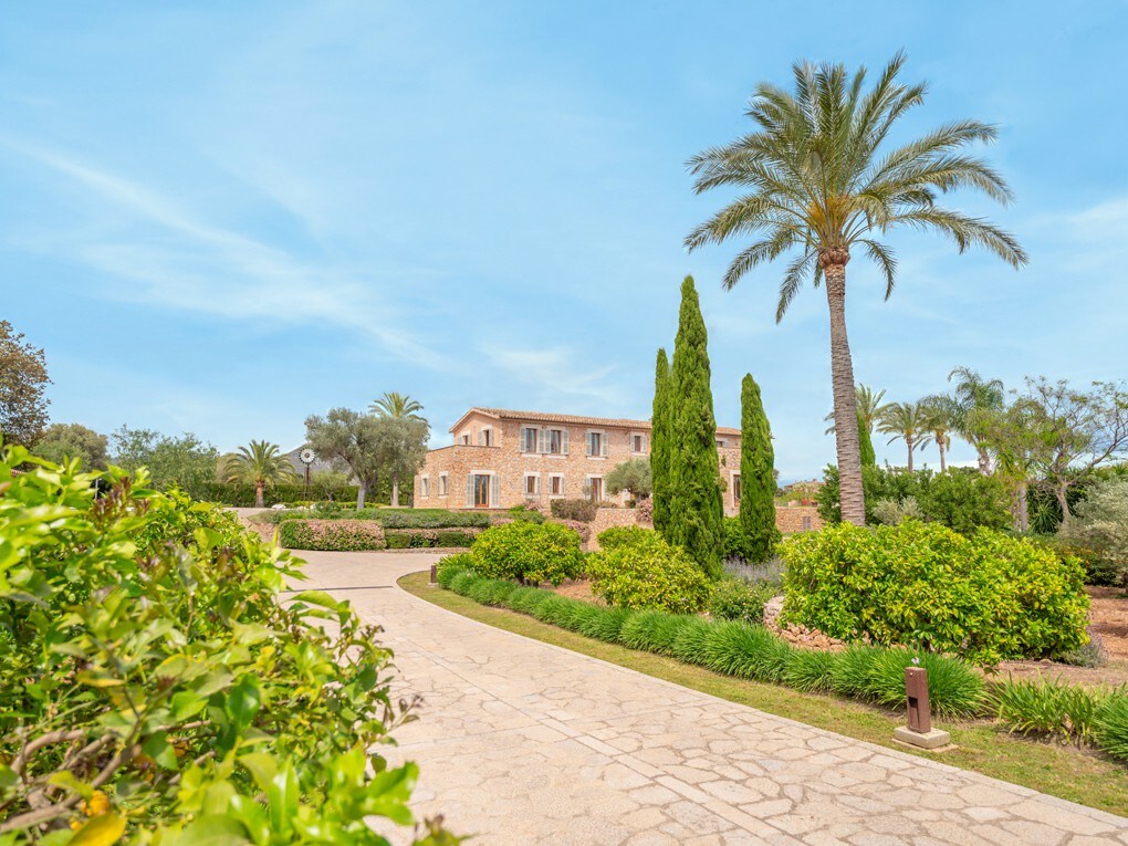 Luxury Mediterranean Villa Retreat