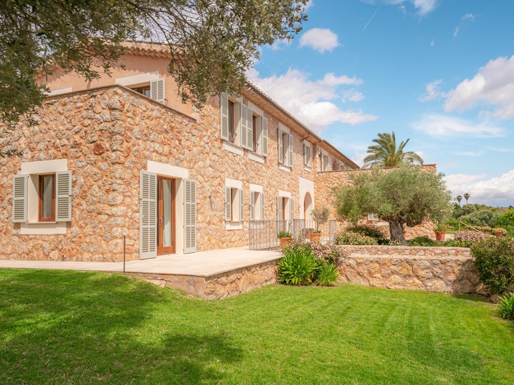 Luxury Mediterranean Villa Retreat