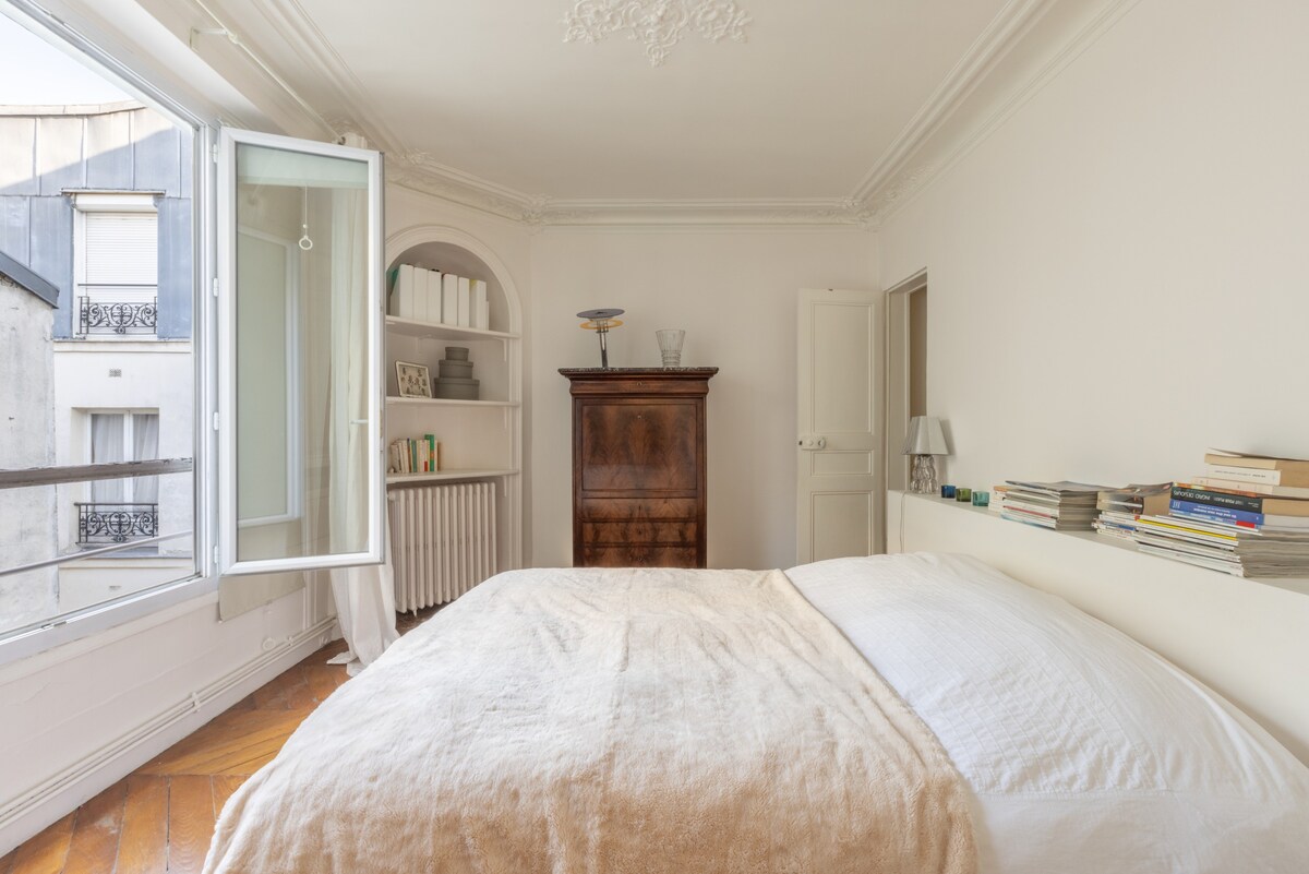 2 flats with 4 bedrooms in 9th arrondissement