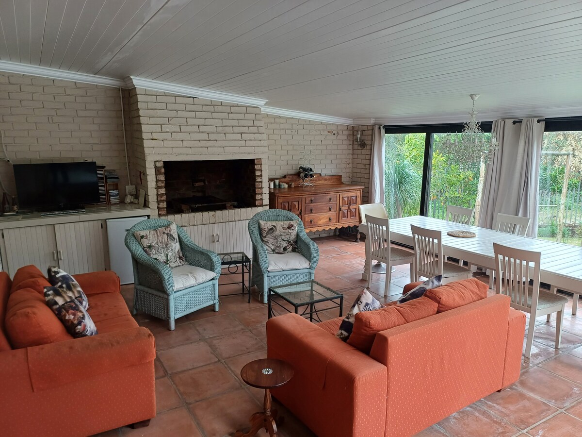 Family home with pool & patio