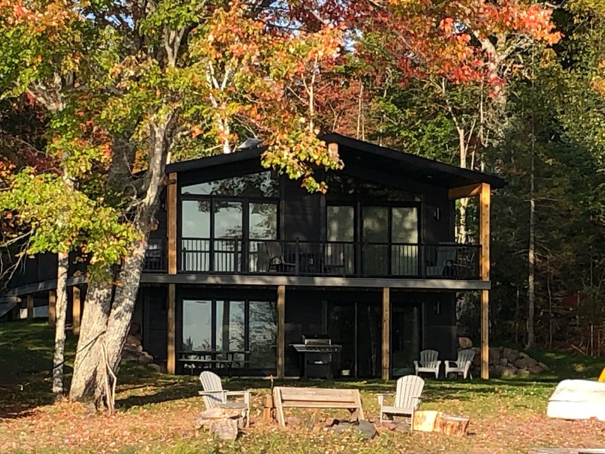 Charming Waterfront Lake House