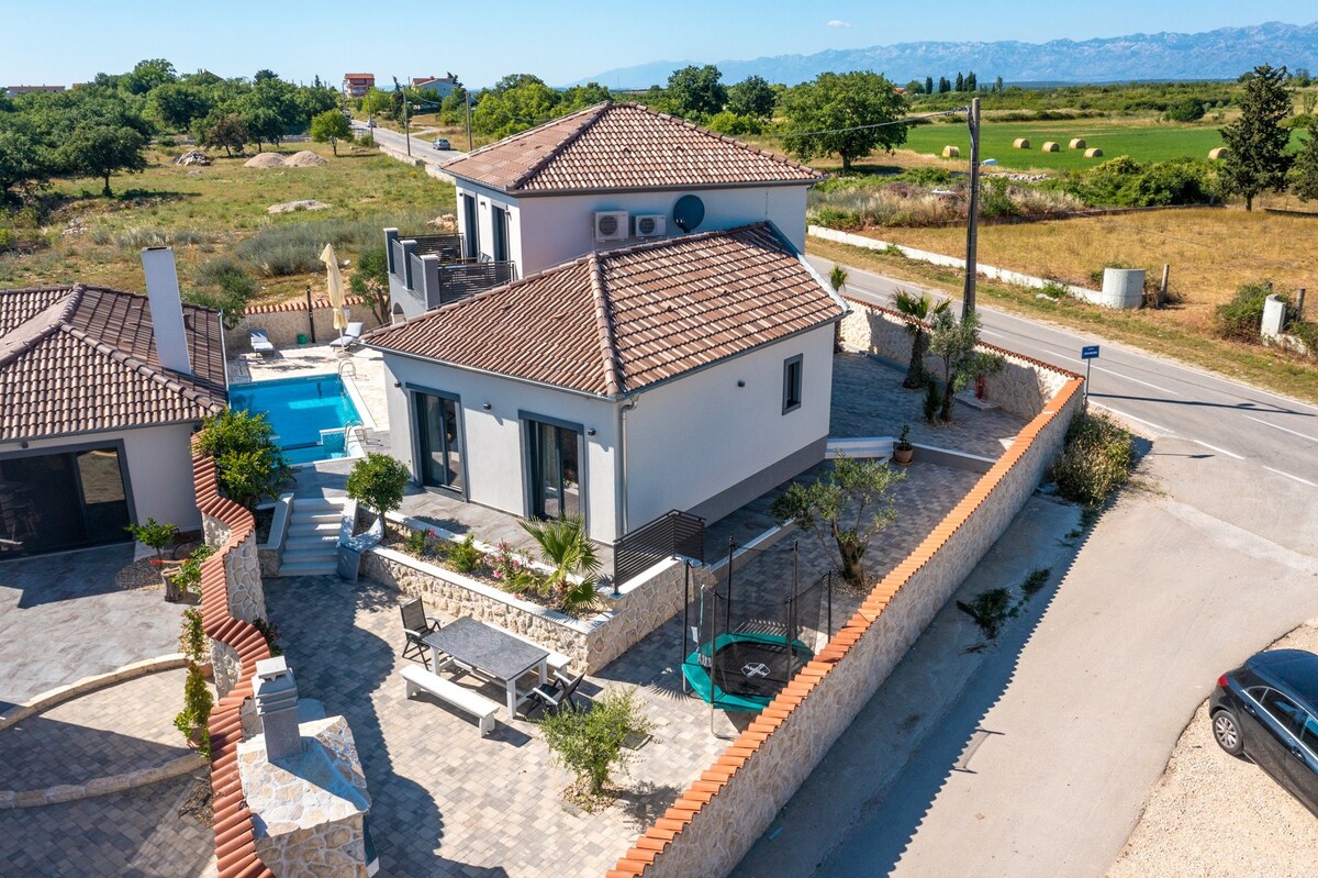 Villa Dalmata - 4BR Luxury Rustic Villa