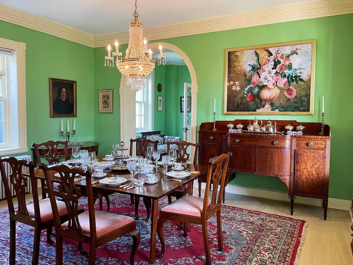 Elegant Stay in Historic Mansion