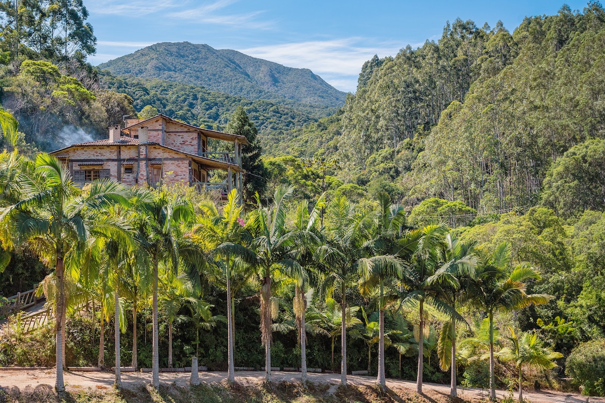 Casa de campo mágica nas montanhas