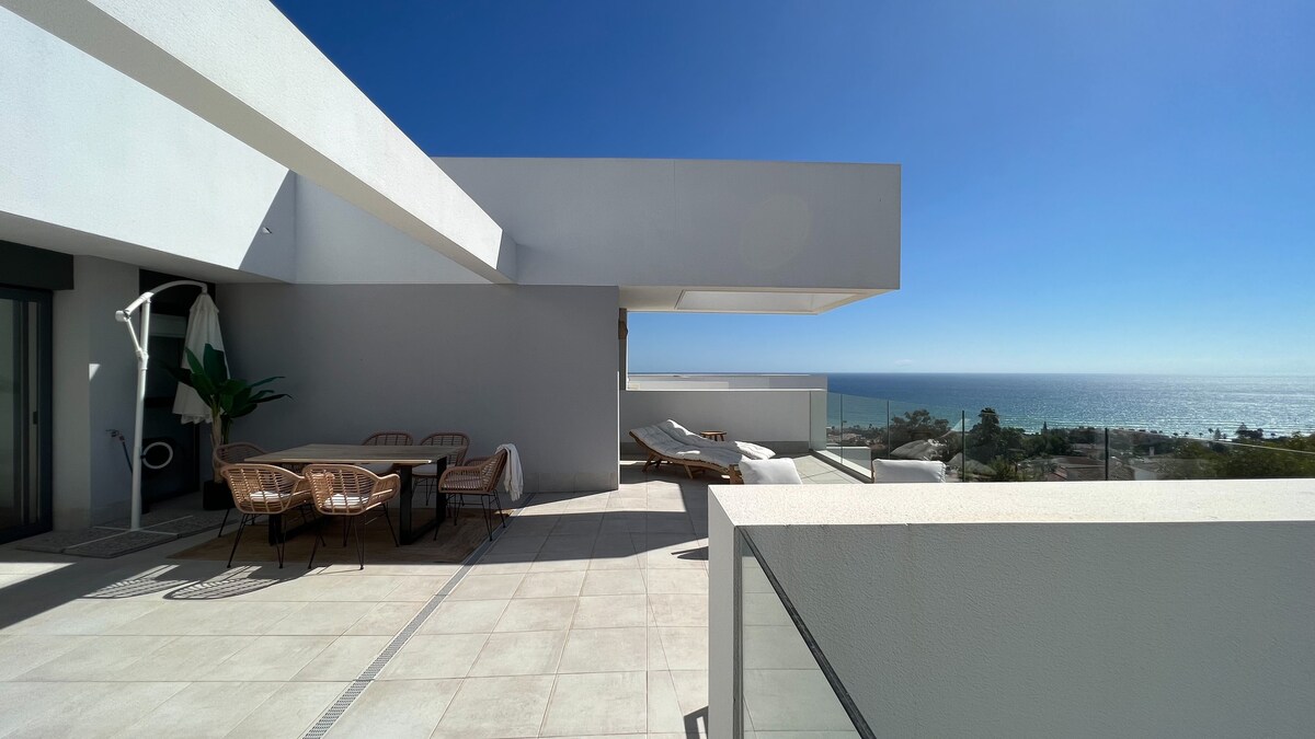 Pure South Penthouse Sea View