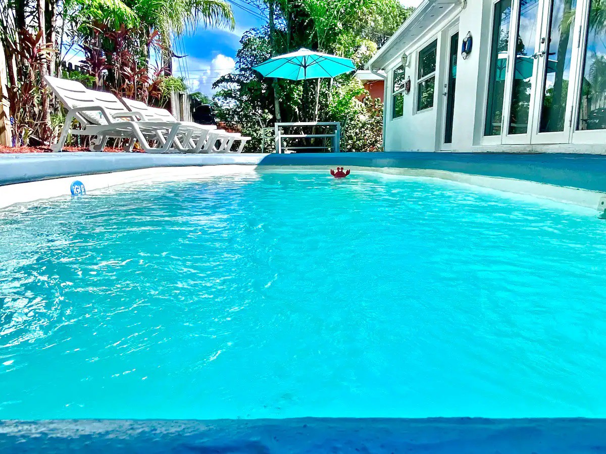 5BD House - Pool+BBQ+King beds | 3 min to beach