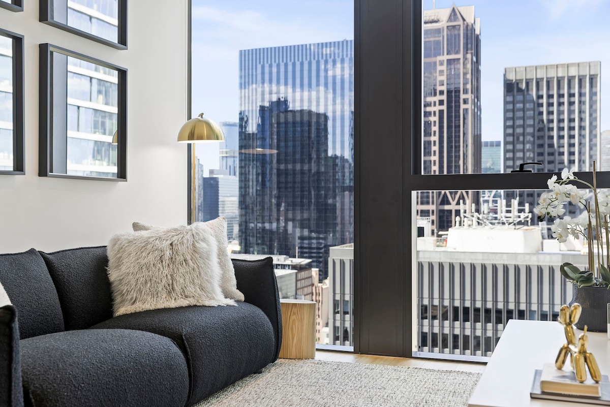 Modern Collins St Apartment with City Views + Gym