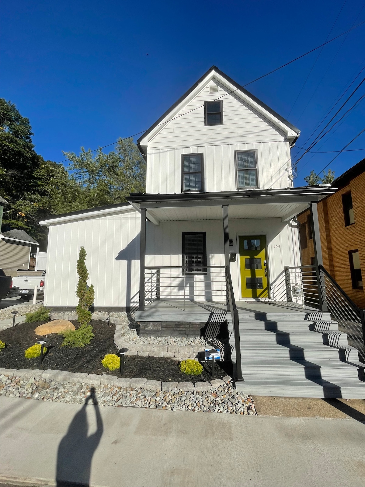 Modern Farmhouse - Super Clean!