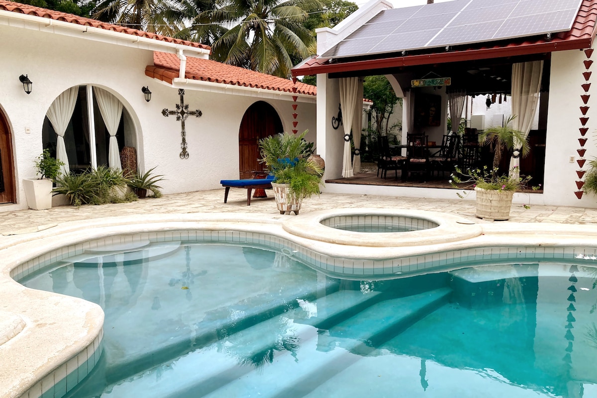 Direct Beachfront Luxury-Boutique Villa