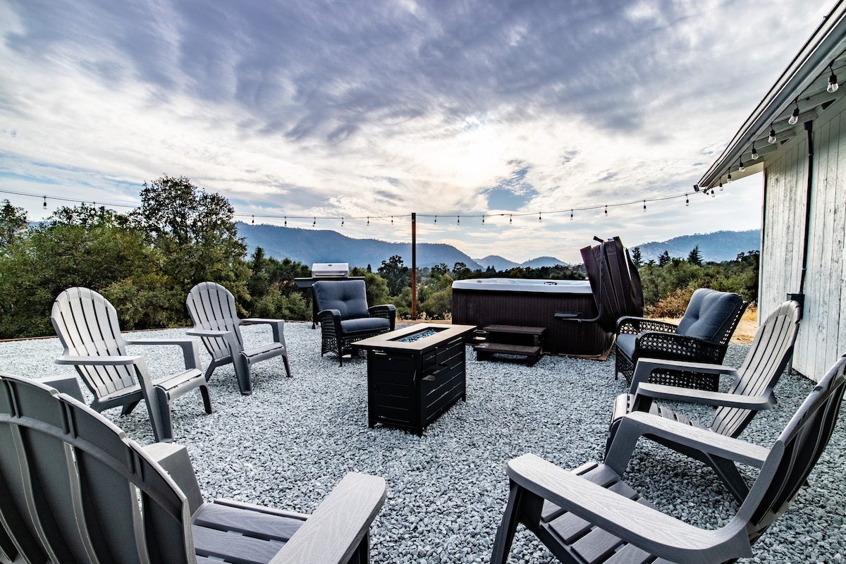 Fantastic Views | Hottub | Firepit | Horseshoes