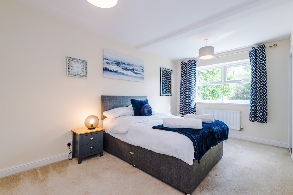 5 bedroom stylish and spacious detached, Worsley