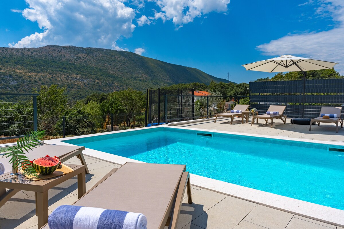 Villa Nacle with private pool