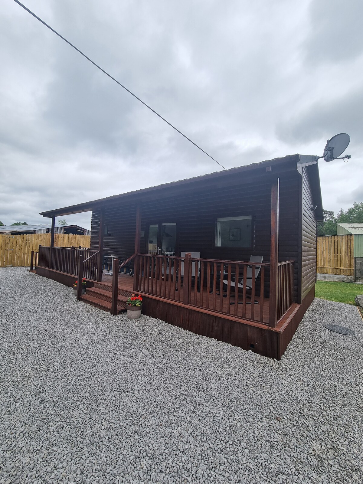 Oak Tree Cabin on Country Estate - Pet Friendly