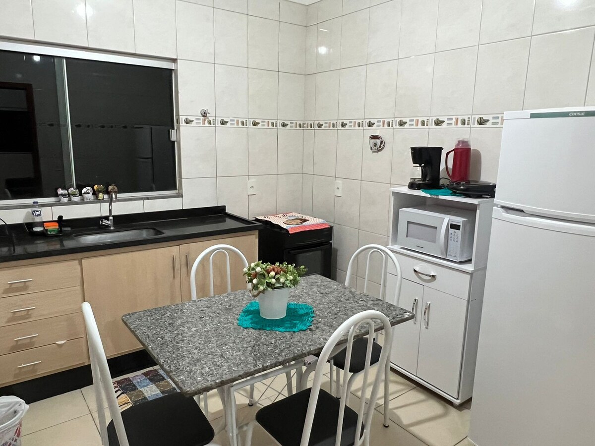 Apartamento inteiro com garagem