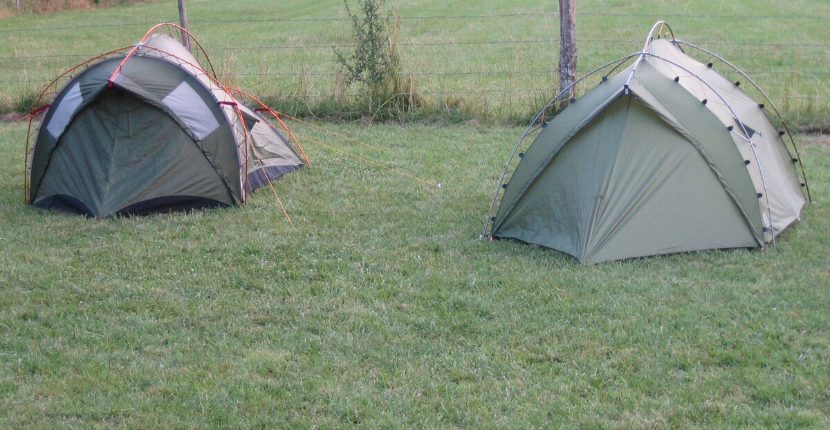 Camping Le Petit Chêne ，设备齐全的帐篷
