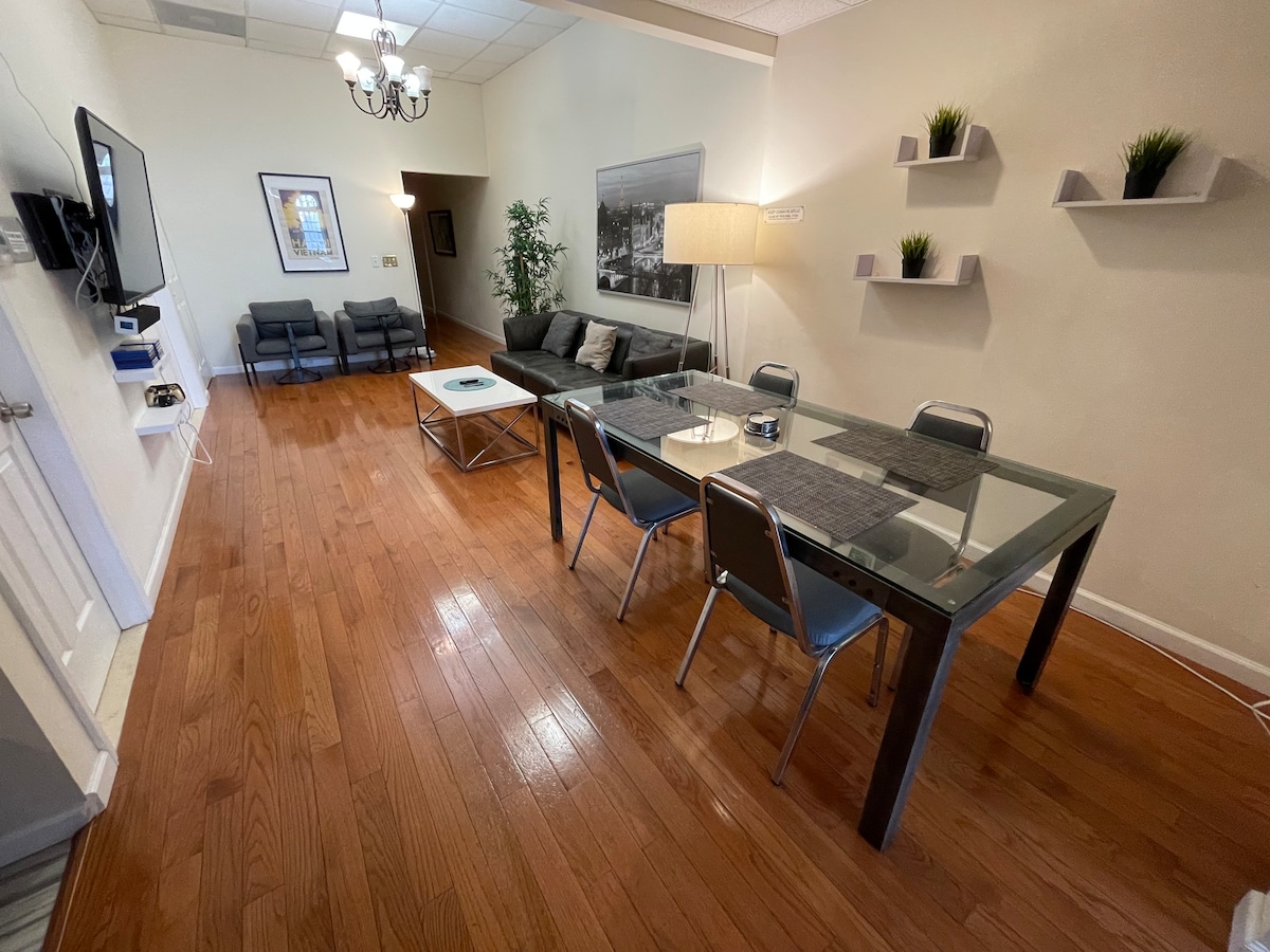 Summer CoLiving Space | Center City + Convention