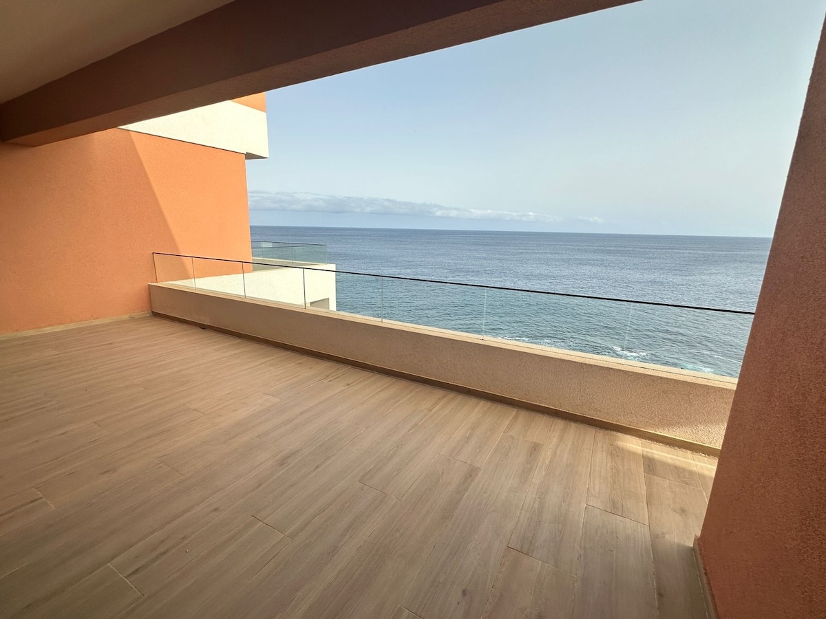 Ocean Mirror Apartment in Praia