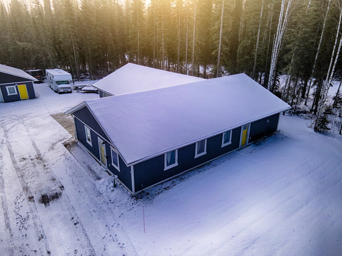 New Aurora Views Cottage-Heated 1car Garage