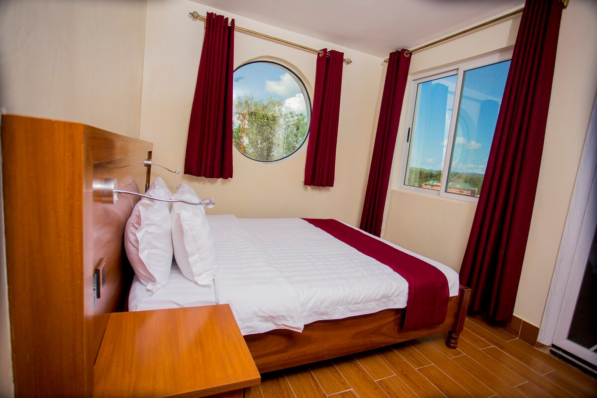 在圣马力诺酒店（ Hotel San Marino ）享受舒适的住宿体验。