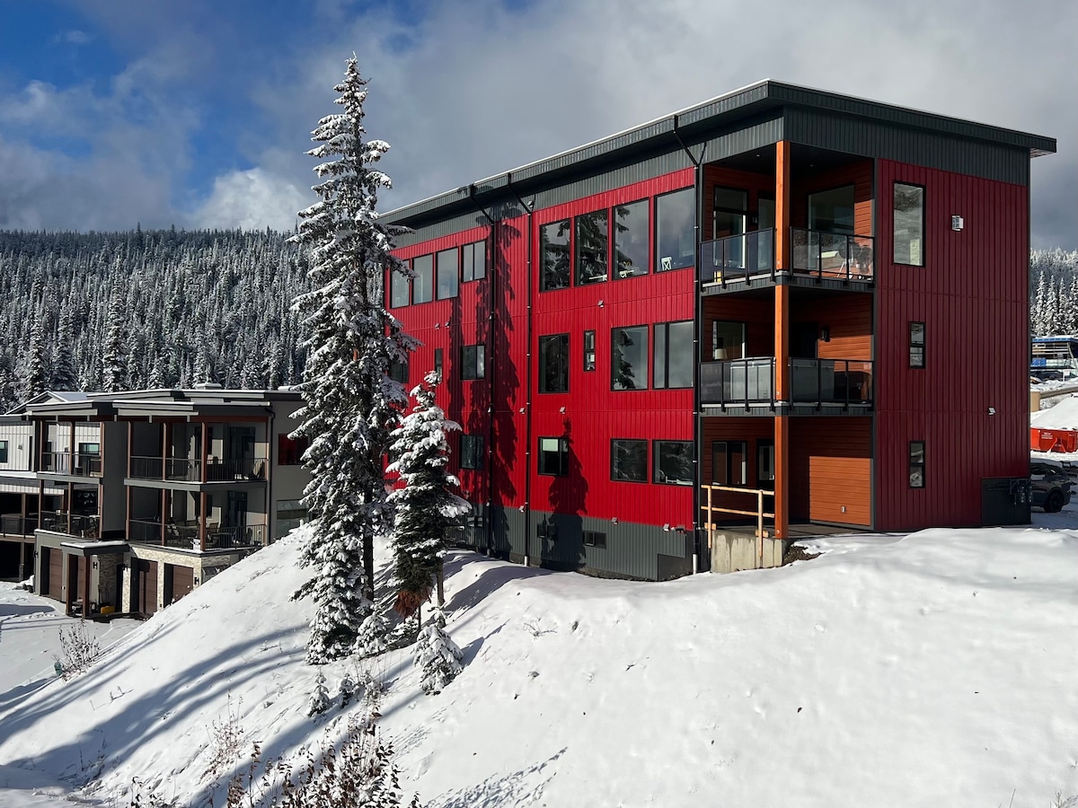 New Ridge luxury home Unrivalled views  ski in/out