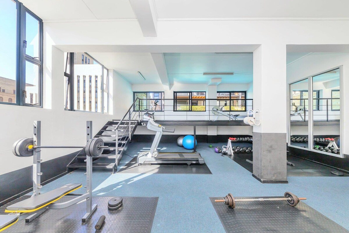 Loft in the Sky, Stunning view, Gym, Pool, Parking