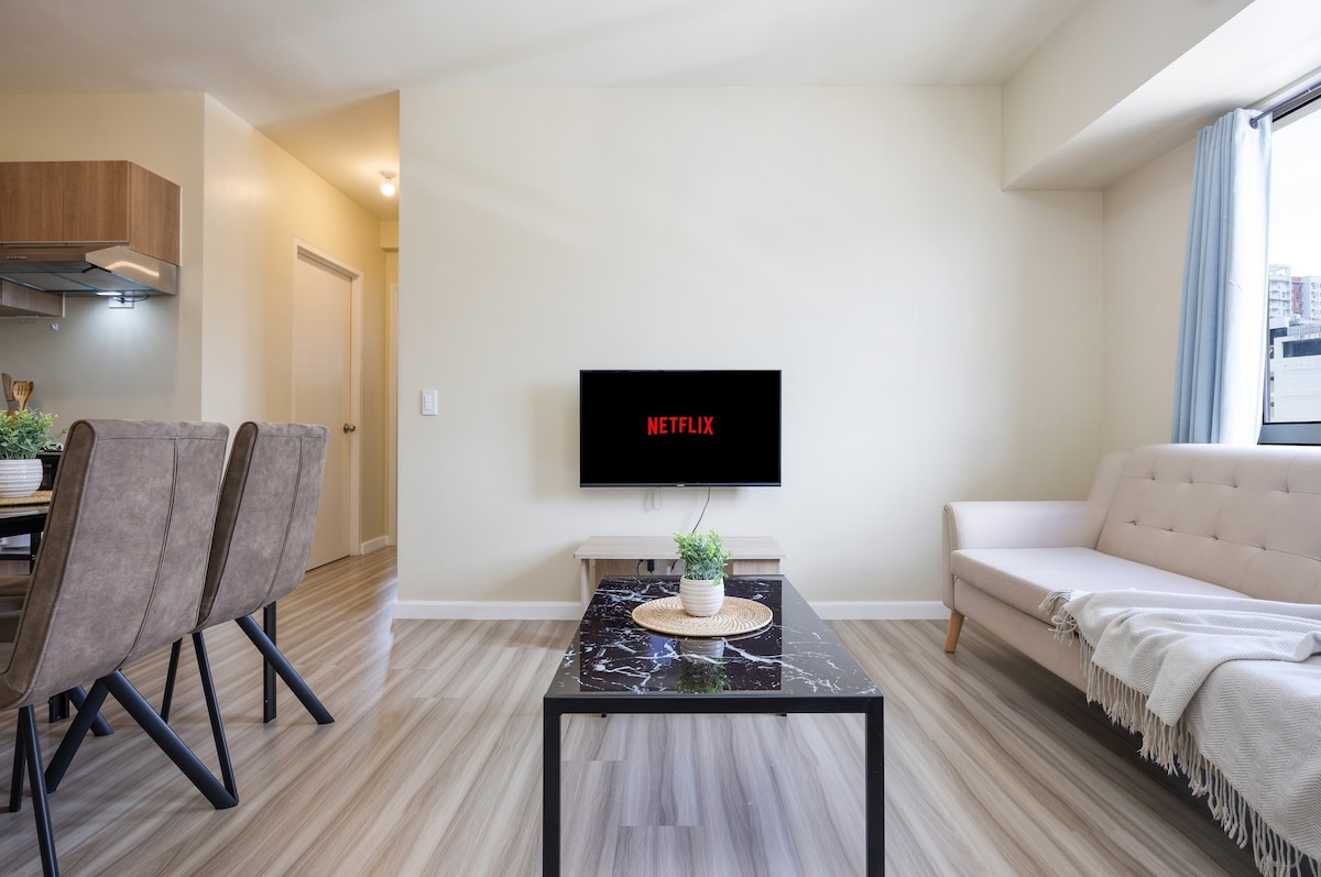 2BR in Cebu IT Park—250Mbps, Neflix & Pool Access