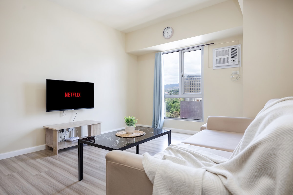 2BR in Cebu IT Park—250Mbps, Neflix & Pool Access