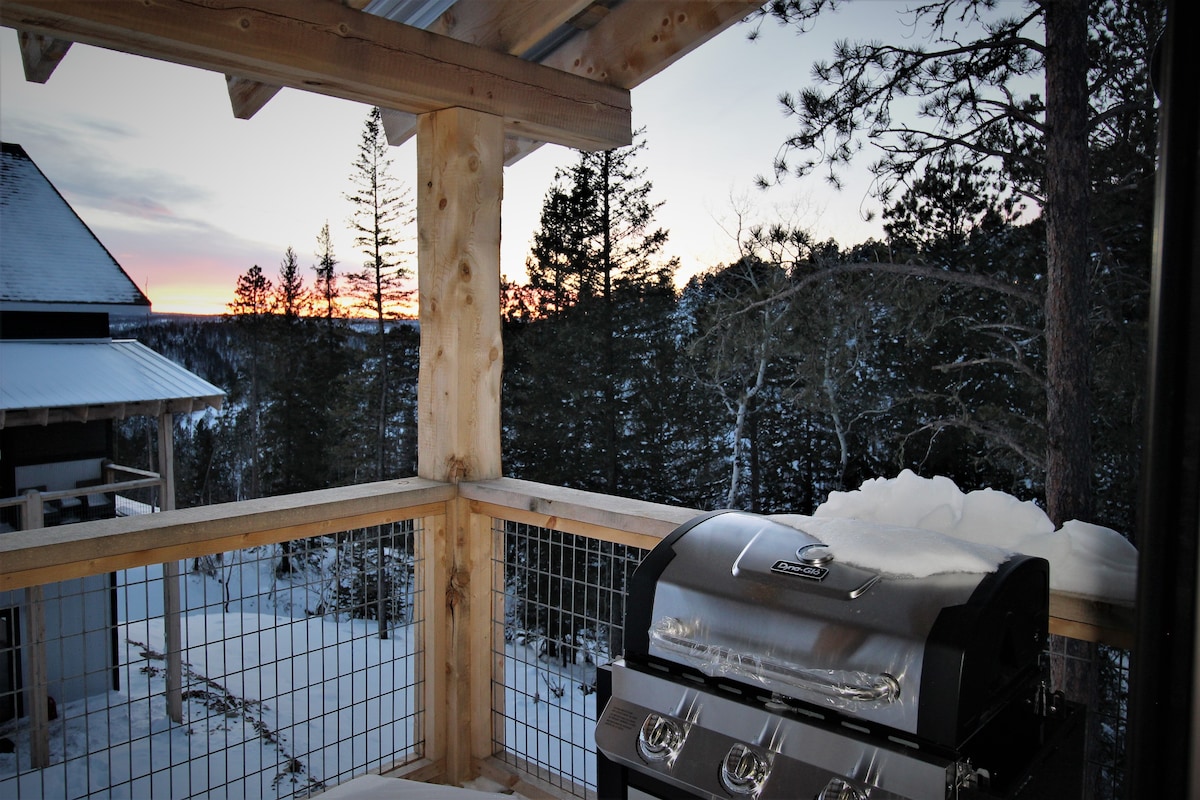 Black Hills Basecamp | Sleeps 18+